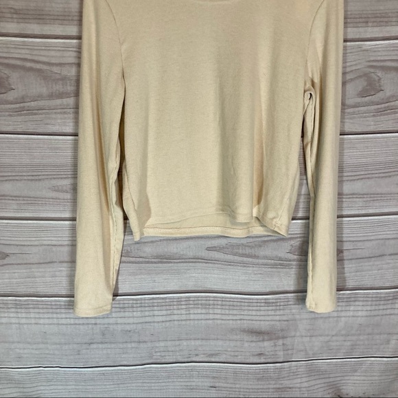 Aerie Offline Ribbed Long Sleeve Cropped T-shirt in Sandalwood - Picture 4 of 10